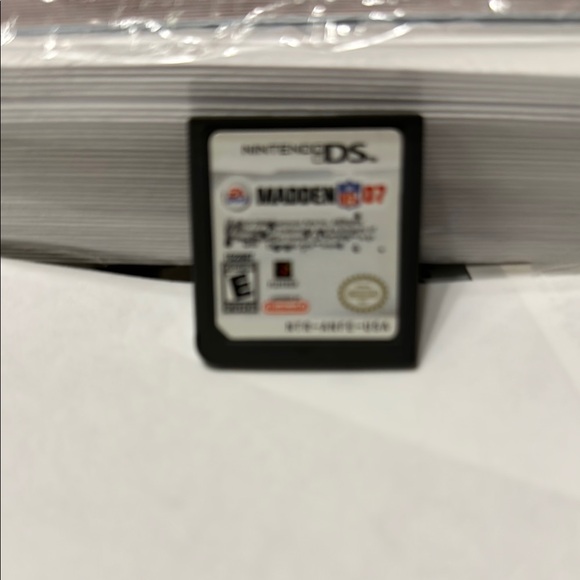 3/$15 Nintendo DS Madden NFL 07 Game - Blue - Picture 3 of 4